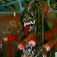 Jelang Ritual Tawur Kesanga, Umat Hindu Siapkan Sesaji