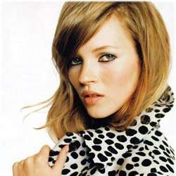 Kate Moss Ngerock Dengan Enam Tindikan