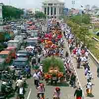 Arak-arakan Ogoh-ogoh, Kawasan Tugu Pahlawan Macet