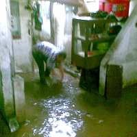 Air Mulai Surut, Warga Mulai Kembali ke Rumah