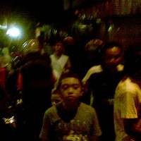 Air Diprediksi Surut Pukul 10 Malam, Warga Ngungsi di Gang