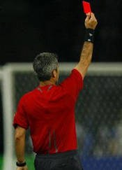 Kartu Merah untuk Seluruh Tim