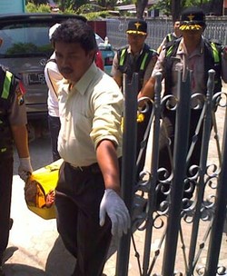 Polisi Sita Barang Bukti Pembunuhan