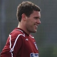 Foster di Antara MU dan Inggris