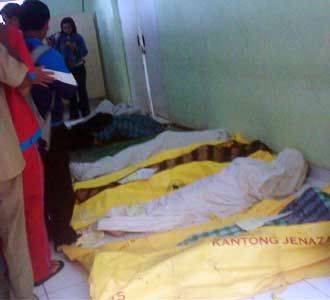 Korban Tewas Dibawa Ke RS Fatmawati