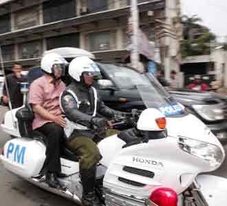 SBY Bonceng Motor Menuju Situ Gintung