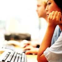 Sebar Foto Bugil Diri Sendiri di Internet, Remaja Dibui