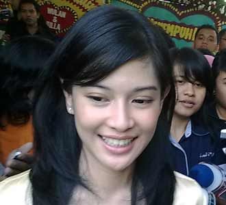 Dian Sastrowardoyo Hadiri Akad Wulan-Adilla