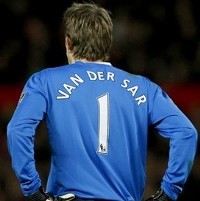 Van der Sar Lebih Oke Pakai Kuning