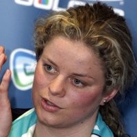 Clijsters Kembali Ayunkan Raket