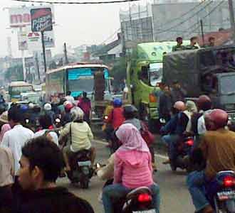 Akses Lebak Bulus-Ciputat Lumpuh