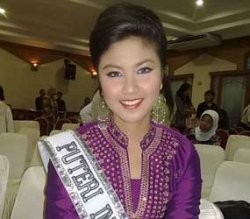 Kunjungi Korban Situ Gintung, Puteri Indonesia 2008 Ingat Teman