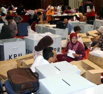 Logistik Pemilu Tiba di Malaysia