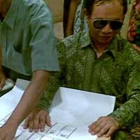 Penyandang Cacat Tuntut Hak Politik