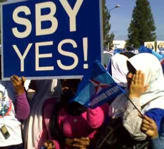 Ribuan Massa Sambut SBY