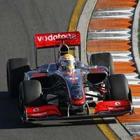 Trulli Dipenalti 25 Detik, Hamilton Posisi Ketiga