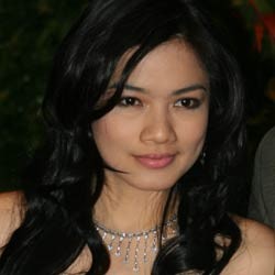 Titi Kamal Latih Jam Terbang di Acara Nikahan