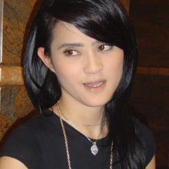 Awas, Janda Rhoma Irama Jadi Pocong!