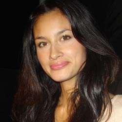 Putus Dari Rebecca, Abiyapto Gandeng Bule Australia