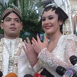 Wulan Guritno Pesta Dugem Pasca Nikah