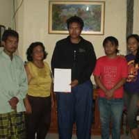 Santunan untuk Korban Banjir di Kupang Surabaya