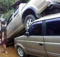 Four Wheeler Bantu Evakuasi 30 Mobil