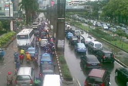Kuningan Masih Macet, Banyak Kopaja Mogok
