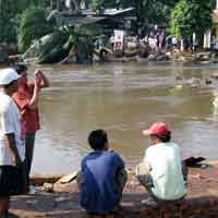 Pengungsi Korban Situ Gintung Dialihkan ke Gedung Kertamukti