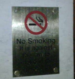  Denda Tinggi untuk Tamu Hotel yang Merokok di Dalam Kamar