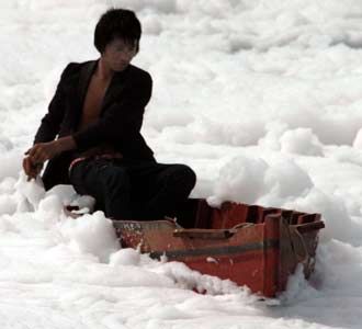 Bersampan di Salju Waduk Pluit