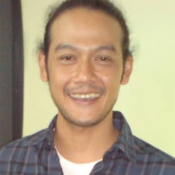 Potong Rambut, Dwi Sasono Berubah Feminim