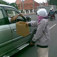 LMI dan FSDLK Galang Dana Korban Situ Gintung