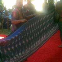Kain Tenun Lamongan Pecahkan Rekor MURI