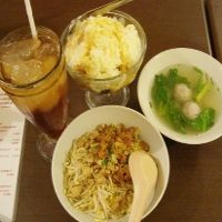Lezatnya Mi Cimon dan Es Bangka