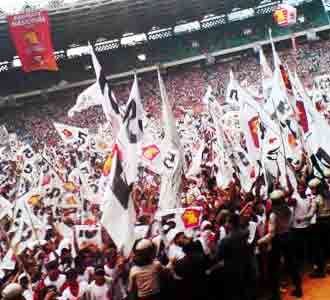 Massa Gerindra Padati GBK