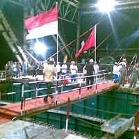 Akhirnya, Bentang Tengah Jembatan Suramadu Tersambung 