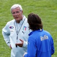 Bukan David vs Goliath