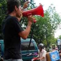 Ribuan Guru Honorer Duduki DPRD Kota Cirebon