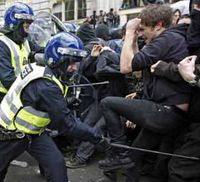 Massa Anti G-20 & Polisi Bentrok