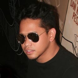 Satrio Alexa Terganggu Dengan Foto-foto Caleg