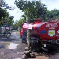 Jalan Penuh Lubang, Jalur Alternatif Porong Ditanami Pohon Pisang