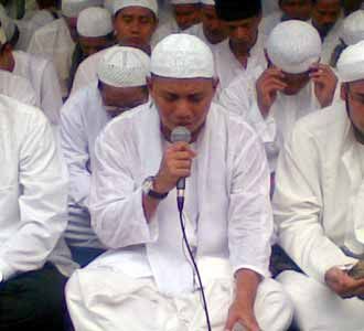Zikir Bersama untuk Korban Situ Gintung Zikir Bersama untuk Korban Situ Gintung