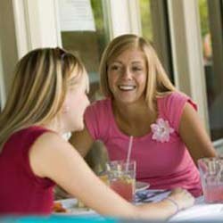 Perempuan Lebih Cerewet? Ini Alasannya!