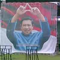 Asyik Dendang Sempurna, SBY Sindir Lagi Soal BLT