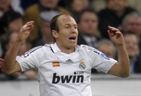 Demi Madrid, Robben Minta Diganti