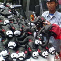 Pedagang Atribut PDIP Laris Manis