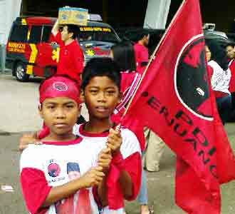 Anak-anak Ikut Kampanye PDIP Anak-anak Ikut Kampanye PDIP