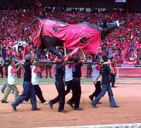 Boneka Banteng Diarak di GBK