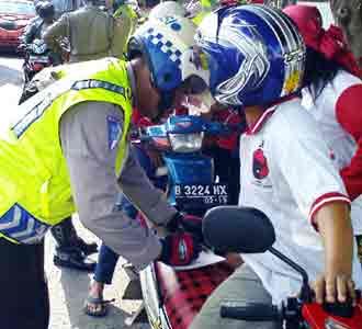 Polisi Tilang Bikers Simpatisan PDIP