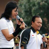 Hidayat Nur Wahid Duet Perdamaian dengan Band Gigi